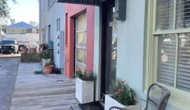 Cozy studio in the heart of Seaside walking distance to the beach