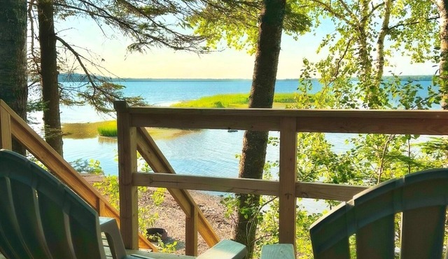Cozy waterfront cabin in delightful Brimley with WiFi, AC, sand beach