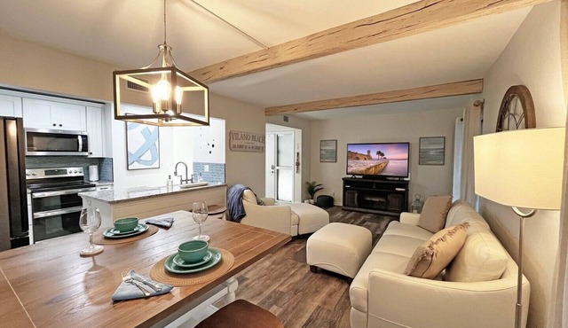 CQS 13 Andalusia - Renovated Condo