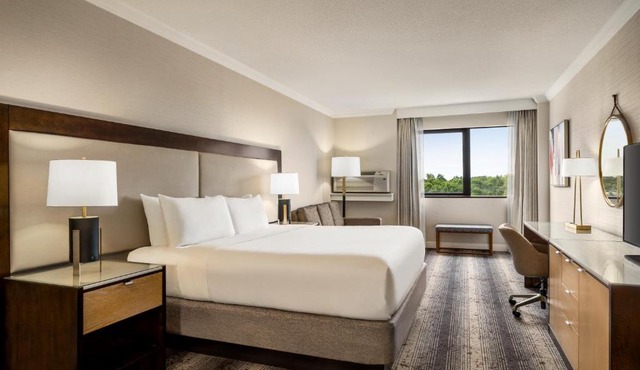 Crowne Plaza Edison by IHG