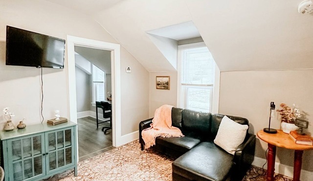 Cute 1 Bedroom Apartment Close to beaches, and downtown Manistee!
