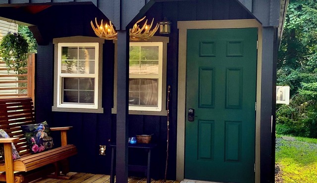 Cutest Cabin in Windham on site miniature golfing with fire pit and BBQ