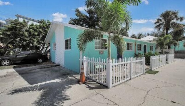 DEJA BLUE 1000 FT from Beach Great for Families