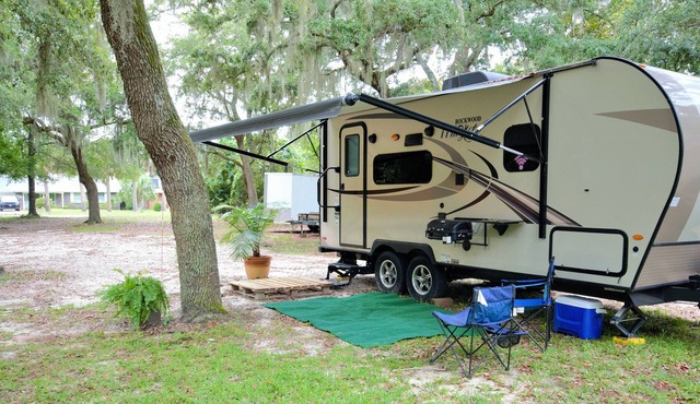 Delightful RV with 1 bedroom 10 mins from beaches