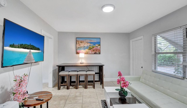Delray Beach Cottage Close to Beach & Downtown!