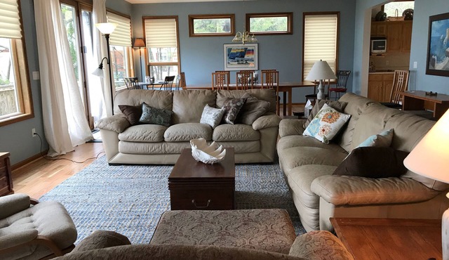 Deluxe 5 bedroom Lakefront home, Lake Huron, Sandy Beach, Wooded Point