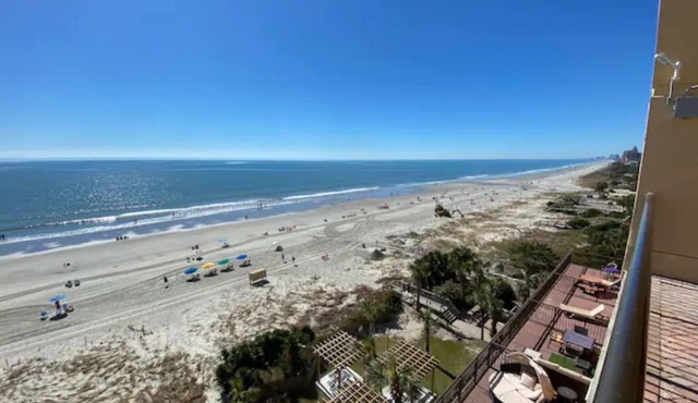 Direct oceanfront, separate bedroom, full kitchen - rates lower than last year !