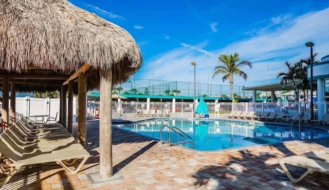 Discovery Beach Resort - 2 Bedroom Suite