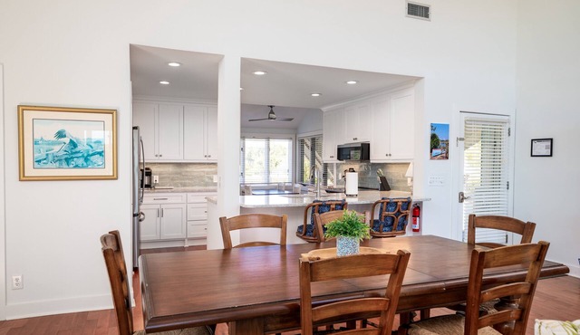 Distant Ocean Views! Walk to North Beach! Amenity access available for purchase!