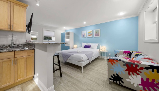 Distinctive Studio with Parking Top Location