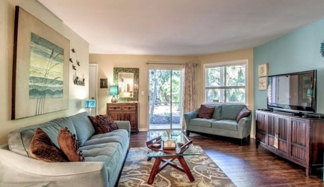 Divine Condo, Cozy 2-bedroom 1st floor condo with AC in quaint Estero!
