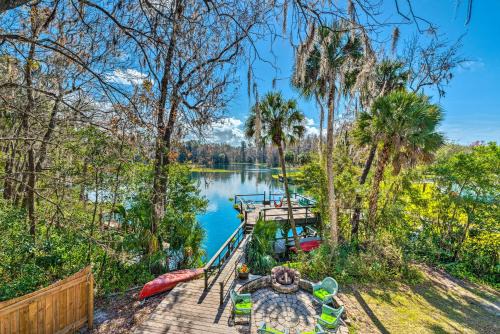 Dock & Kayaks: Riverfront Dunnellon Home!