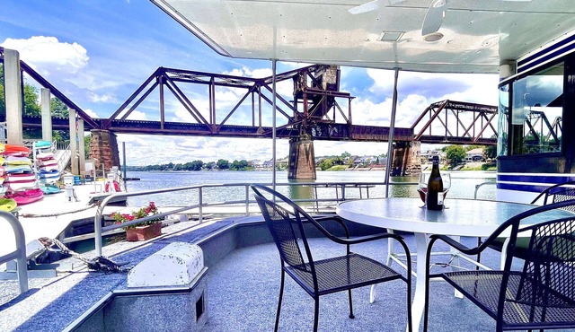 Dockside Retreat Aboard Savannah Rae