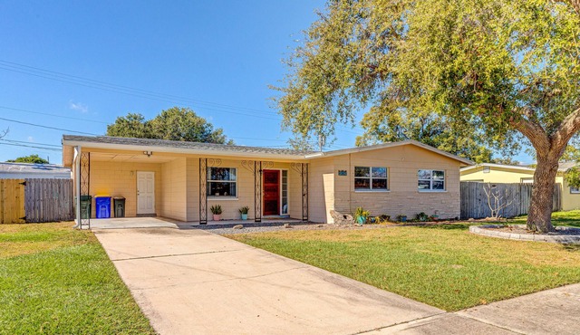 Dog-friendly home with a pool, AC, grill, firepit, large yard & W/D