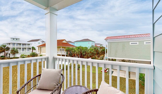 Dog-friendly house near the beach, balconies, washer&dryer, & cable