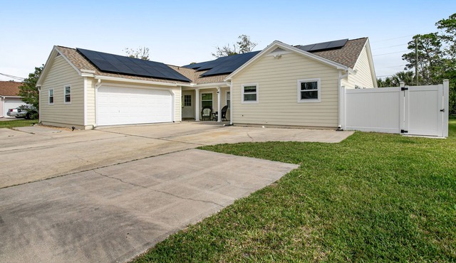 Dog-friendly Palm Coast duplex w/private W/D, central AC