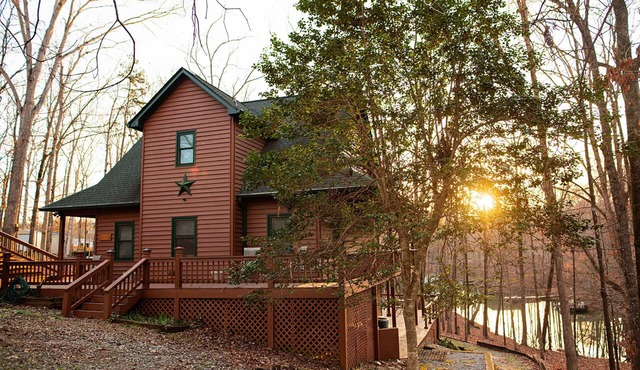 Dog Friendly Private Lake Cove Retreat-Kayaks, Fire-pit, FREE Flexible Check IO