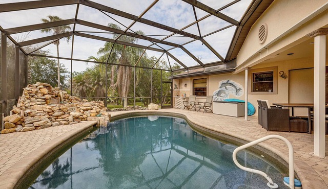 Dogs Welcome! Family-Friendly Gem in Lehigh Acres