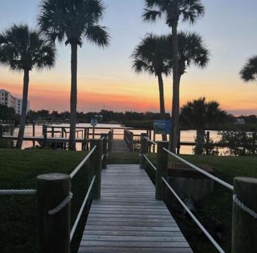 Dolphin Cove Cottage -22 & Pet Friendly!