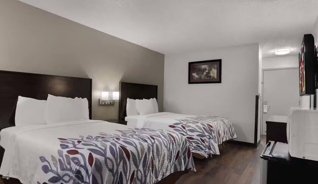 Double Full Beds | Steps to Children's Museum | Free Parking & Pool Access