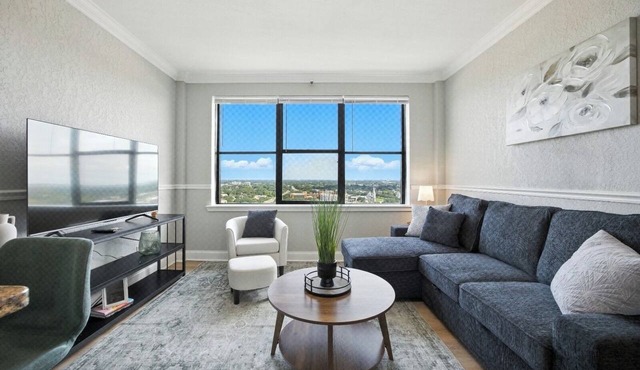 Downtown 1BR Cozy Condo 16th Floor Skyline view