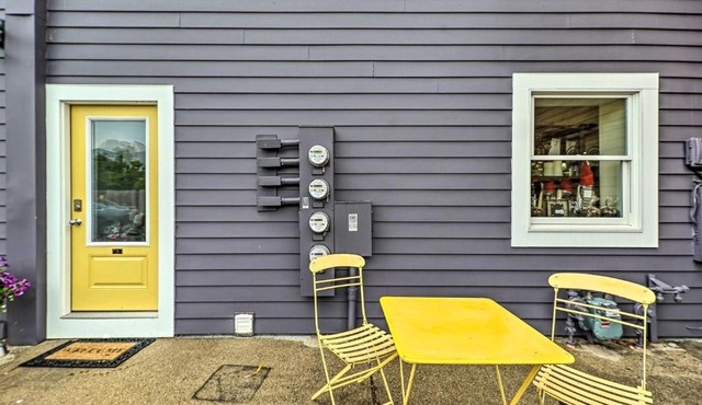 Downtown Grand Haven Apt < 1 Mi to Lake Michigan