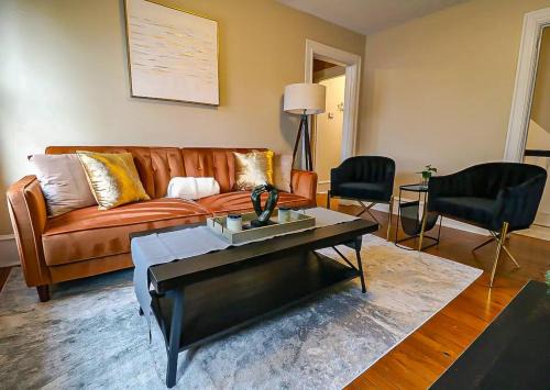 Downtown Princeton Elegance 3BR Fast Wi-fi
