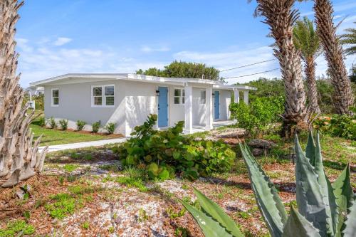 Duplex-Both Units Bungalow A&B Matanzas Launch