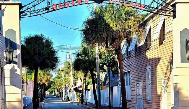 Duval Street Suites with full kitchen heated pool, free parking