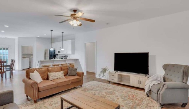 Eagle's Retreat - Close to GSU & Paulson Stadium