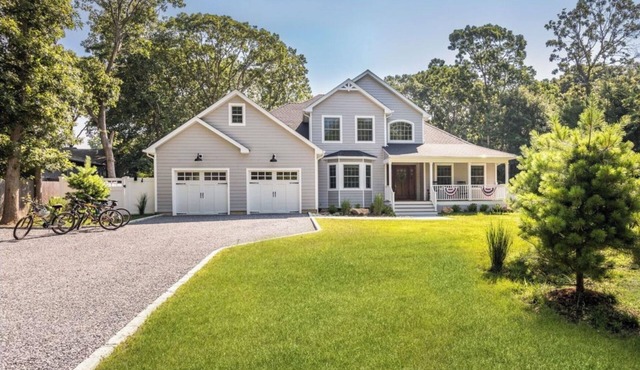 East Hampton Clearwater Beach Community - BRAND NEW HOME with 7 person spa