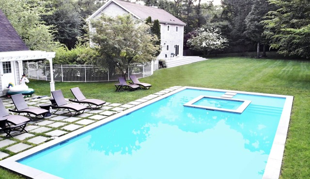 East Hampton Luxury: Heated Pool, Hot Tub and Expansive Yard with 6 Bedrooms