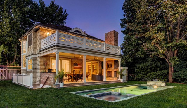 EAST HAMPTON VILLAGE JEWEL BOX