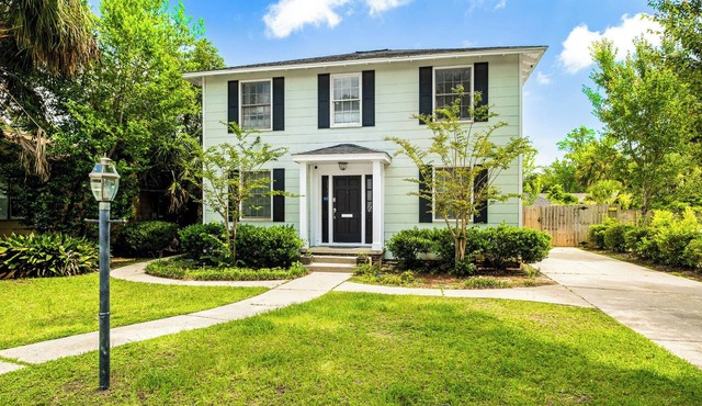 East Hill Manor Large Double Apartment Villa