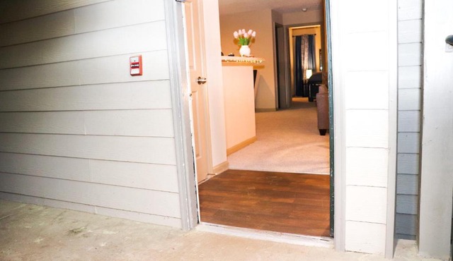 Easy Access 2beds,1bt luxury kingbed with pool sleeps 4 in Norcross