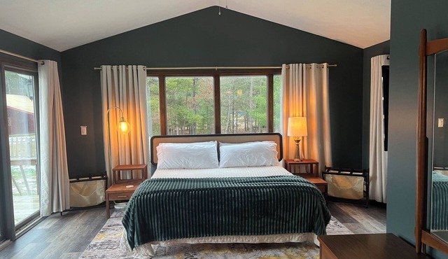 Easy access to ORV trails, trailer parking, fenced-in yard for Fido!