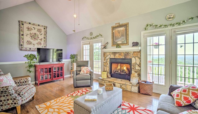 Eclectic Ranger Home w/Mtn Views + Hot Tub!