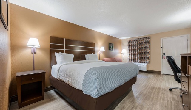 Econo Lodge Selmer in Selmer