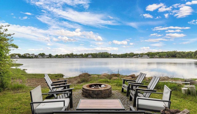 Edgewater Cottage | Right On The Ocean | Kayak & Fishing from a backyard oasis in Wareham