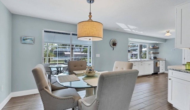 🥇 Elegant 2bd home with private pool and canal access (CH854)