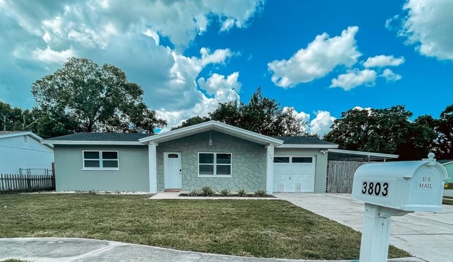 Elegant 3 BR Home w/ Indoor Fireplace