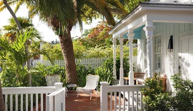 Elegant Boutique Room w/Private Patio & Garden - Duval Street steps away