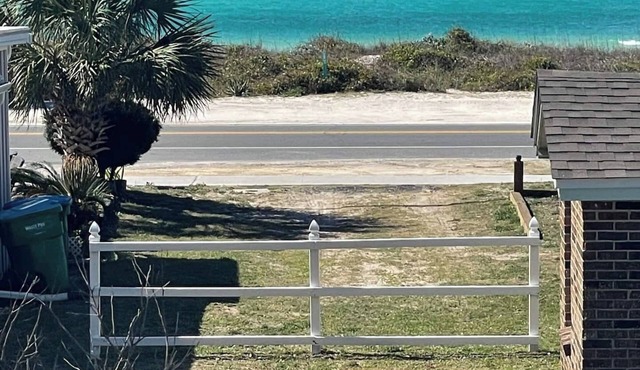 Emerald Beachy Dreams