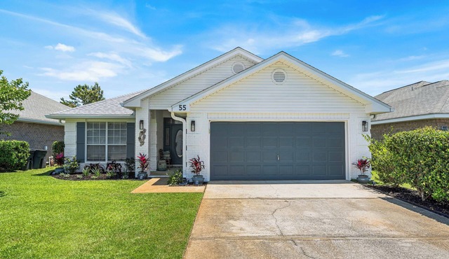 EMERALD HAVEN, Walk to Deeded Beach, Hot Tub, Bunkroom, Sleeps 12!