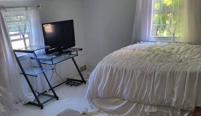ENGLEWOOD CLEANReno 1bed WiFi NO SMOKERS/VAPES/OUTDOOR SHOES LongTerm Welcome.