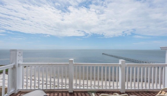 Enjoyable 2-bedroom waterfront condo in charming Carrabelle