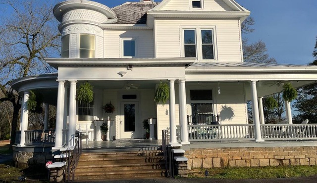 Enloe House Lodging & Events