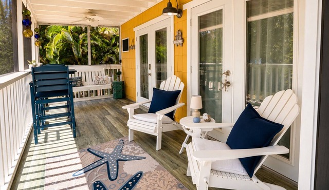 Entire cottage in Fort Myers-Iona, minutes to Fort Myers Beach & Sanibel Island.