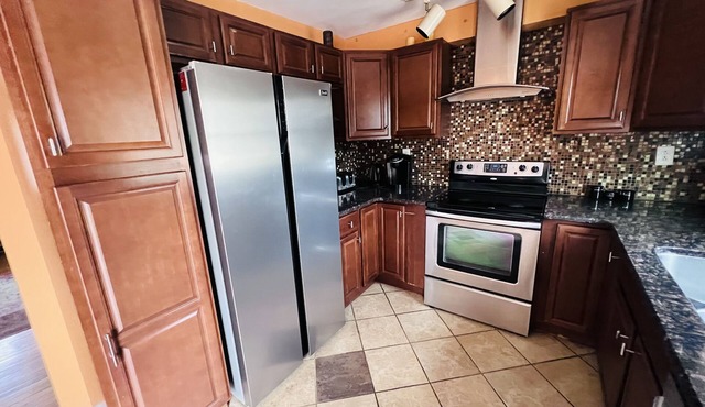 Entire House - 4 Bed 3 Bath - Large Backyard close to Bethpage Park
