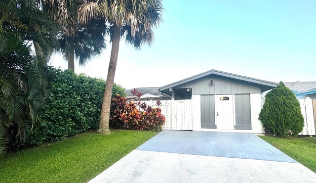 ENTIRE3BED2BTH.SPACIOUS 1FLOOR VILLA .GREAT LOCATION , CLOSE2BALLandBEACH PARKS.